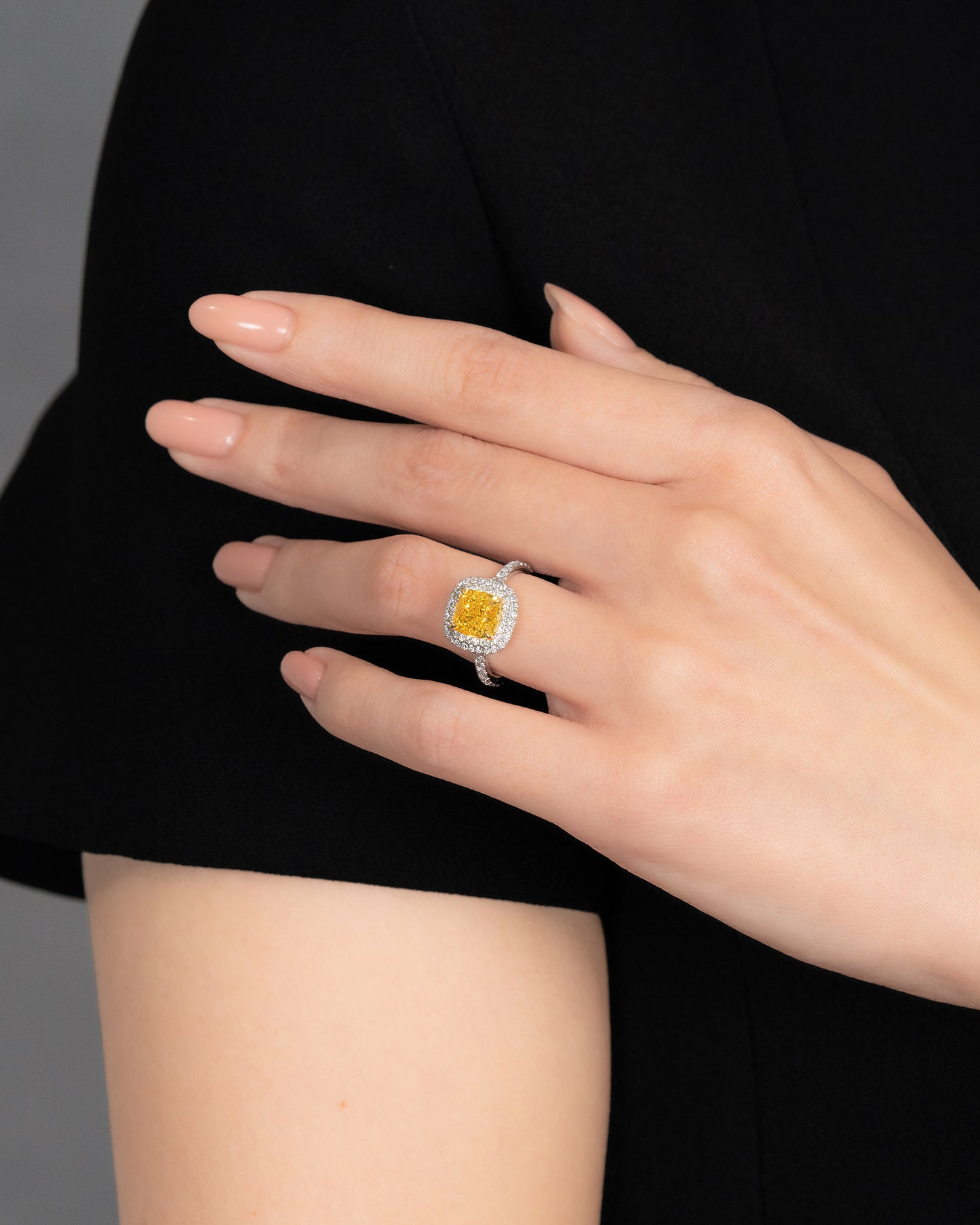 Yellow Cushion W Halo Ring