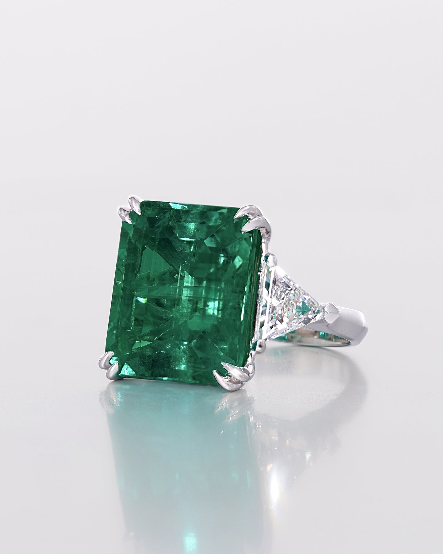 Emerald Majesty Ring