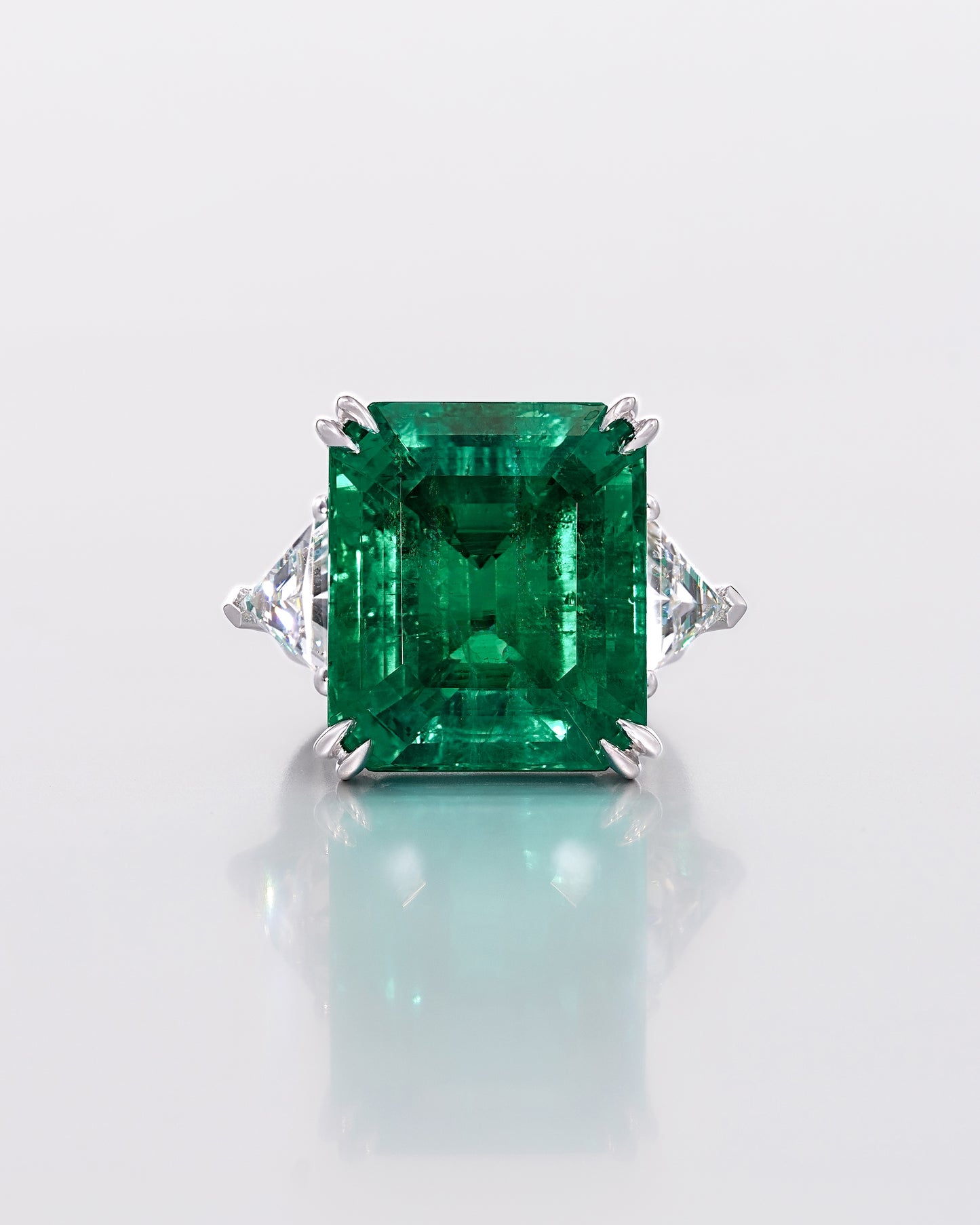 Emerald Majesty Ring