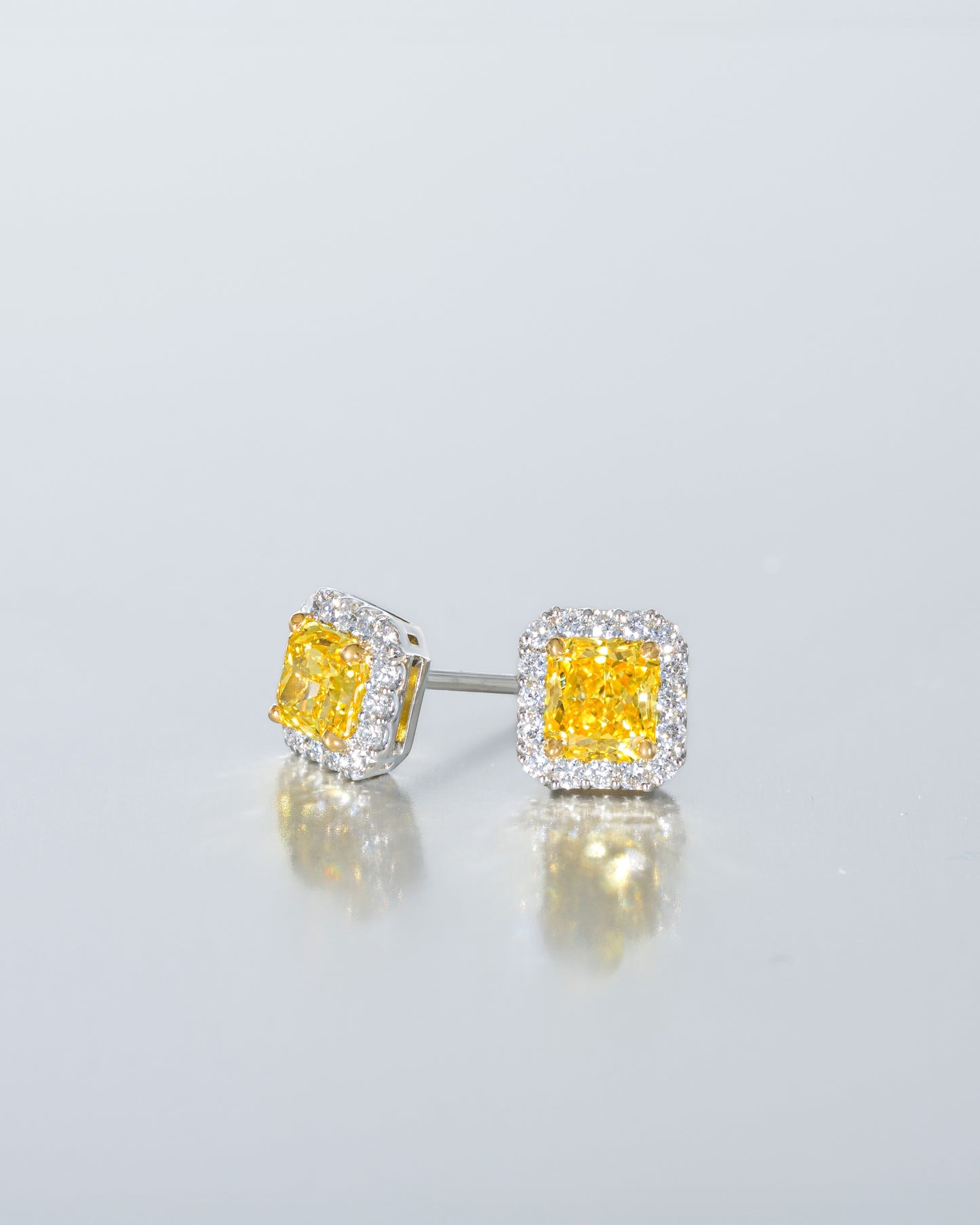 Vivid Yellow Radiant Stud