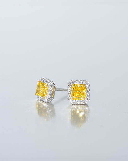 Vivid Yellow Radiant Stud